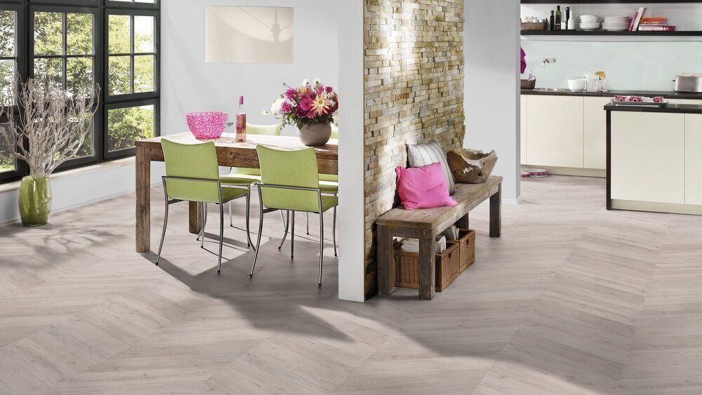 Chevron Edition Pro, Oak Helsinki