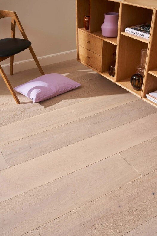 Trägolv - Ek Herregårdsplanka 260 mm. Invisible mattlack