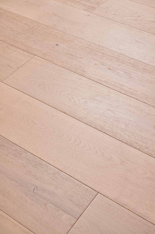 Trägolv - Ek Herregårdsplanka 260 mm. Invisible mattlack